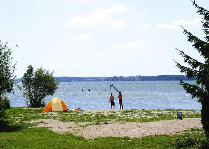 別荘 Ferienhaeuser Am Kummerower See,