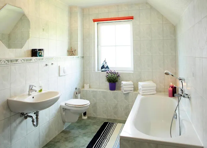 別荘 Ferienhaeuser Am Kummerower See, *